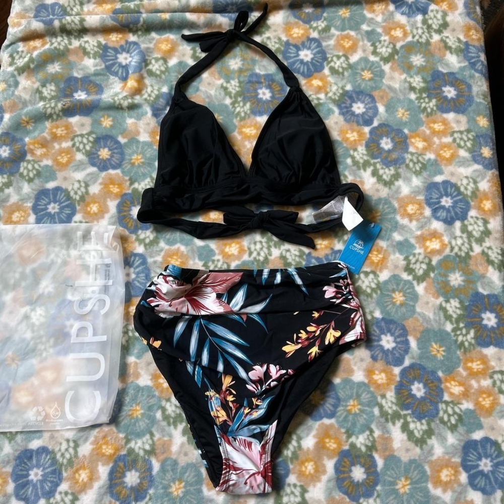 Black and multicolored Cupshe bikini set bottoms and halter top small NWT